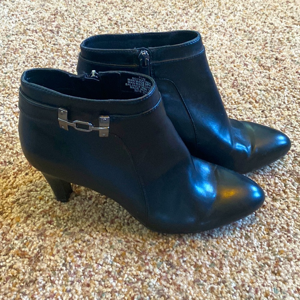Black High heel booties 7.5